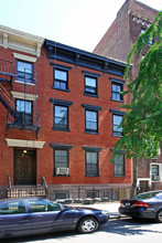 327 W 18th St in New York, NY - Building Photo - Building Photo