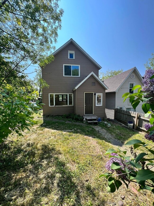 property at 1718 New St