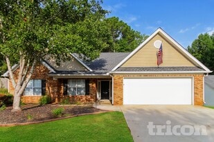 205 Syracuse Ln in Covington, GA - Building Photo