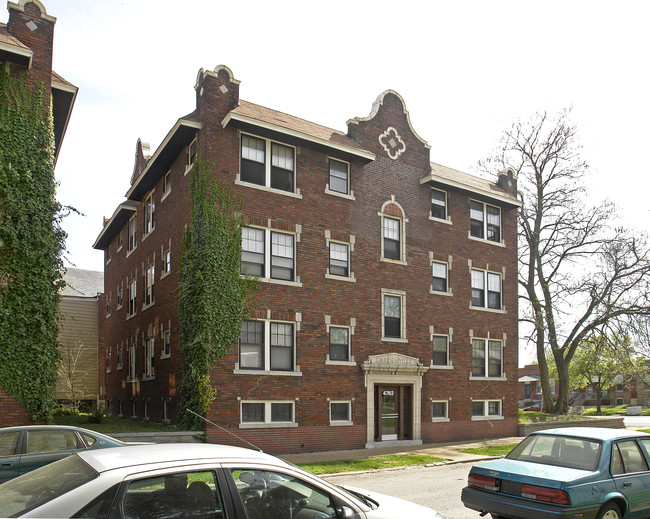 Studio Apartments in St. Louis, MO - Building Photo - Building Photo