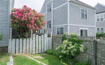 4 Draper Ave in Middletown, RI - Building Photo - Building Photo