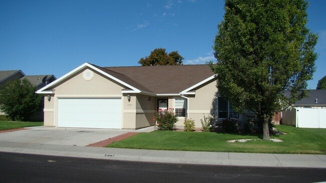 property at 1507 Anny Dr W