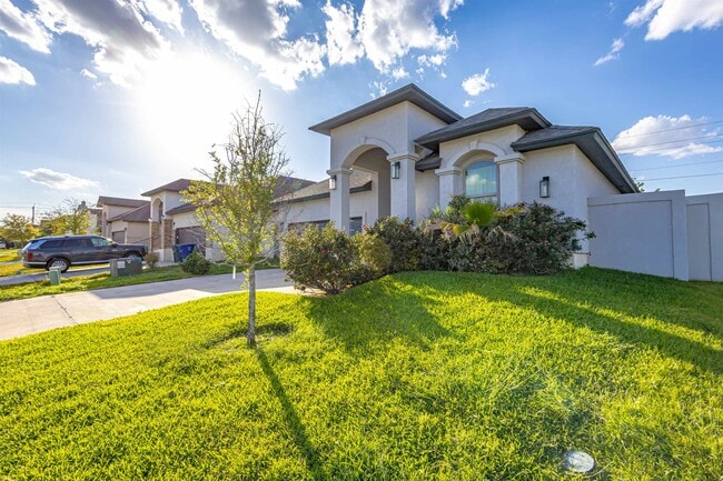 514 Prado Dr in Laredo, TX - Building Photo - Building Photo