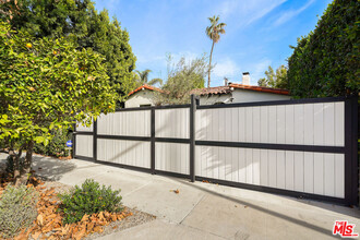 318 Huntley Dr in West Hollywood, CA - Building Photo - Building Photo