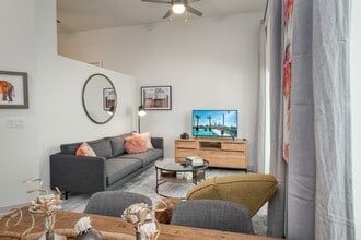 Vista Brooklyn Apartments in Jacksonville, FL - Building Photo - Building Photo