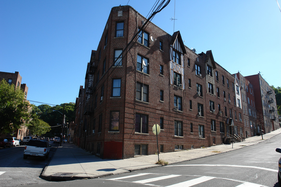 7 Coyle Pl in Yonkers, NY - Building Photo