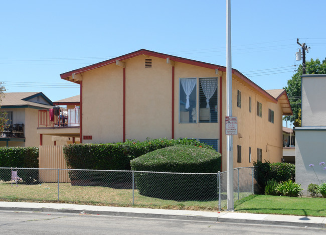 2117 Mariposa St in Oxnard, CA - Foto de edificio - Building Photo