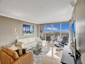 521 N Riverside Dr in Pompano Beach, FL - Building Photo - Building Photo