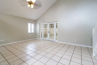 1067 Manigan Ave in Oviedo, FL - Foto de edificio - Building Photo