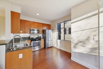 2000 Market St in Oakland, CA - Foto de edificio - Building Photo