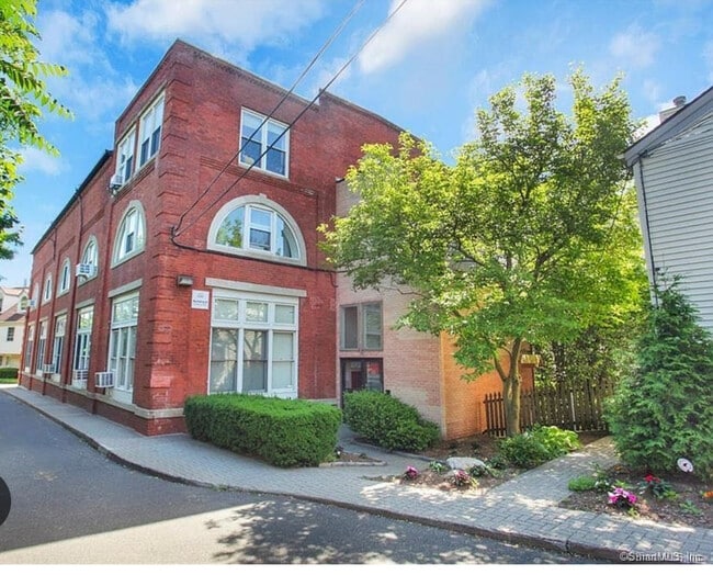 32 Pine St, Unit 9
