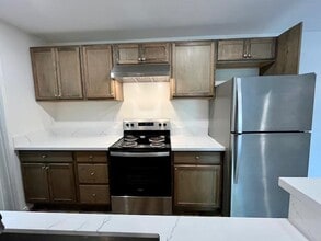 249 Boardwalk Dr in San Bruno, CA - Building Photo - Building Photo