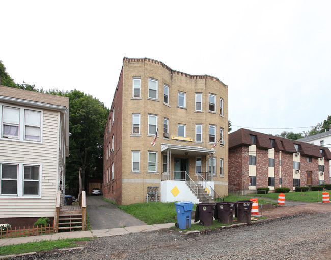 215 Beaver St in New Britain, CT - Building Photo - Building Photo