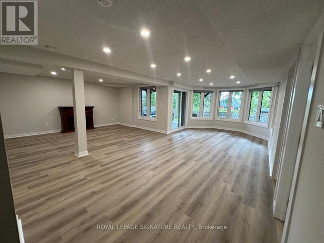 160 Bristol Rd in Newmarket, ON - Building Photo - Building Photo