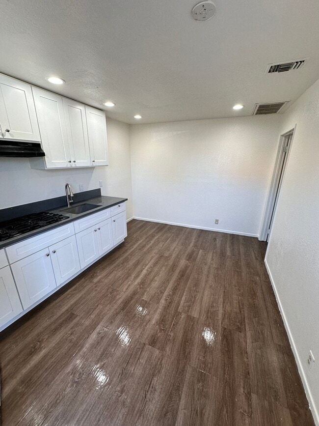 property at 836 N Amelia Ave