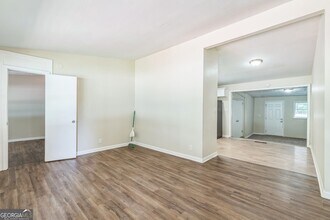 16 Bromack Dr SE in Atlanta, GA - Building Photo - Building Photo