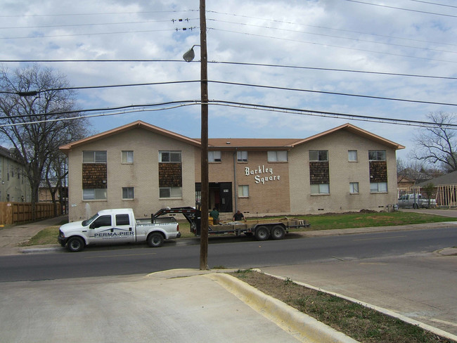 1810 Place in Dallas, TX - Foto de edificio - Building Photo