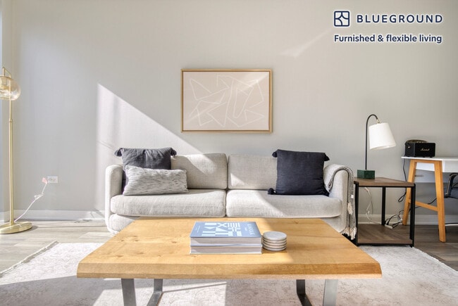 210 N Wells St in Chicago, IL - Building Photo - Building Photo