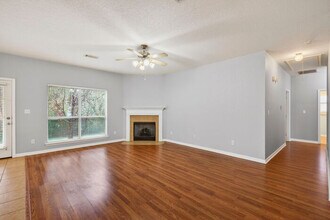 10277 English Manor Dr in Gulfport, MS - Building Photo - Building Photo