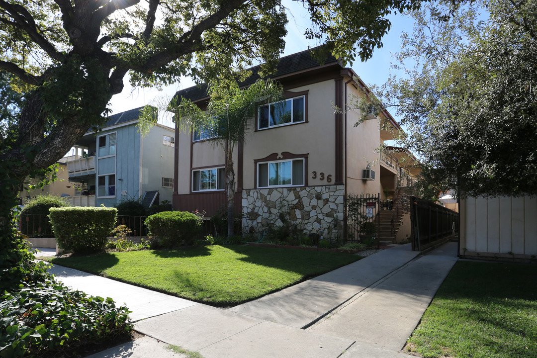 336 E Dryden St in Glendale, CA - Building Photo