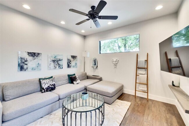 1311 Justin Ln in Austin, TX - Building Photo - Building Photo
