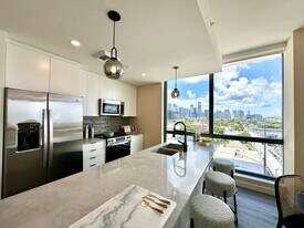 52 NW 32nd St, Unit B19 in Miami, FL - Building Photo