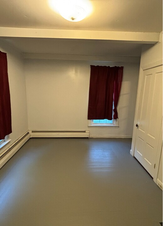 58 Springhill Ave in Bridgewater, MA - Building Photo