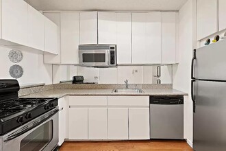 22 W 15th St in New York, NY - Building Photo - Building Photo