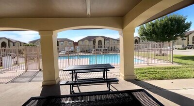 9804 Cantera Ct in Laredo, TX - Building Photo - Building Photo