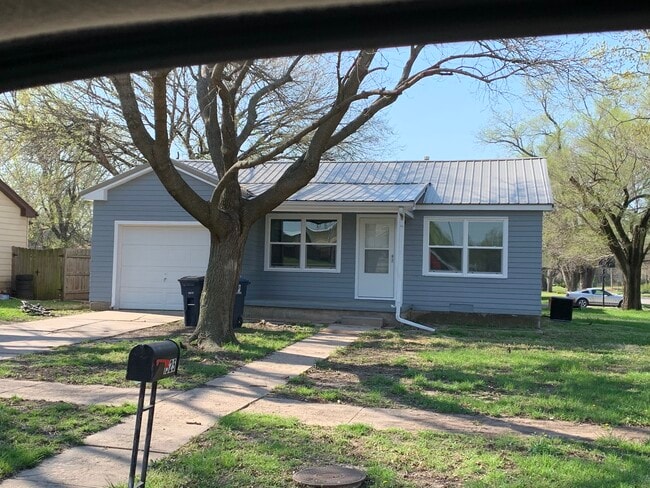 property at 1525 Park Ave