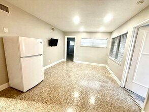 64 Davis Blvd in Tampa, FL - Building Photo - Building Photo