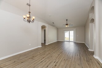 12724 Lake Vista Dr in Gibsonton, FL - Building Photo - Building Photo