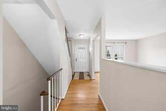 10326 Colony Park Dr in Fairfax, VA - Building Photo - Building Photo