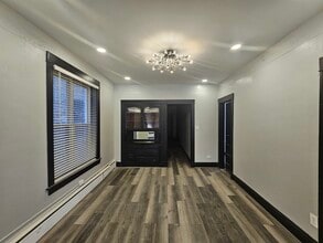4737 W Polk St in Chicago, IL - Foto de edificio - Building Photo