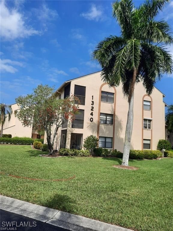 13240 White Marsh Ln in Ft. Myers, FL - Foto de edificio - Building Photo