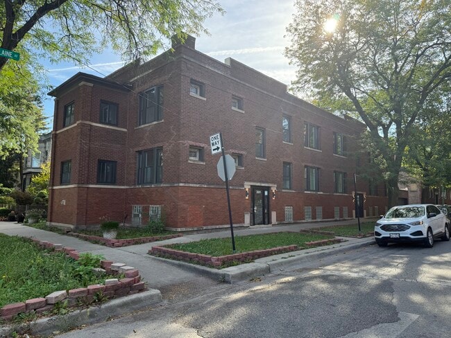 3805 W Belle Plaine Ave in Chicago, IL - Foto de edificio - Building Photo