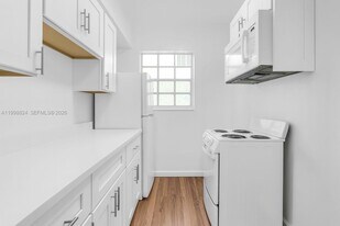 635 8th St in Miami Beach, FL - Building Photo