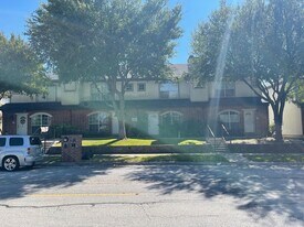 412 Central Park Dr in Arlington, TX - Building Photo