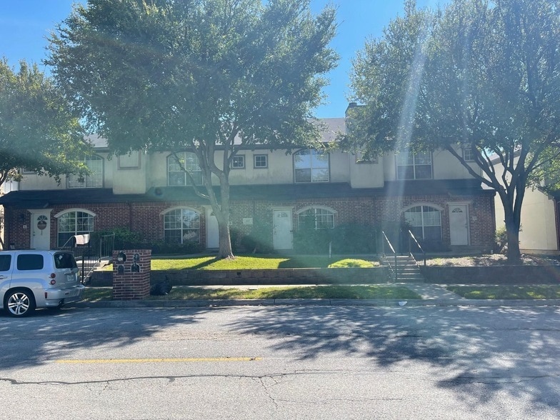 412 Central Park Dr in Arlington, TX - Building Photo