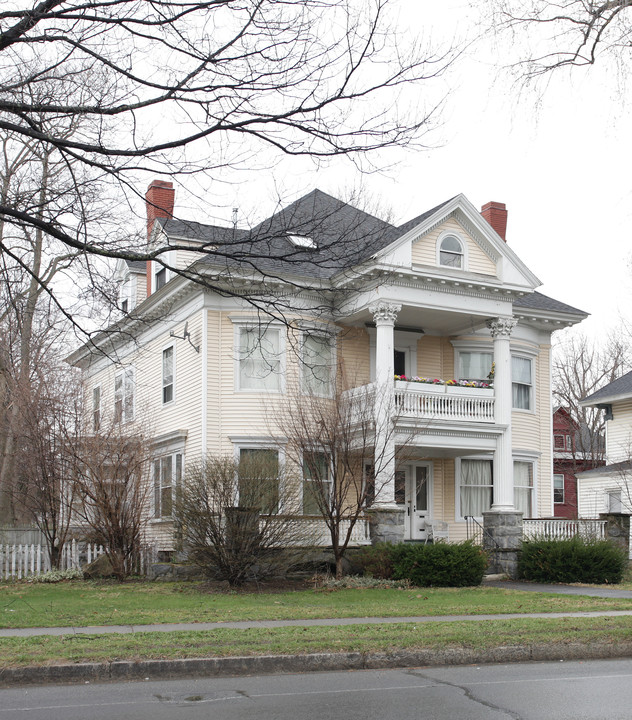 256 South St in Pittsfield, MA - Building Photo