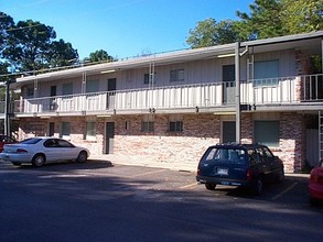 Grand Oaks in Baton Rouge, LA - Building Photo - Building Photo