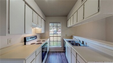 1016 Autumn Cir, Unit B in College Station, TX - Building Photo - Building Photo