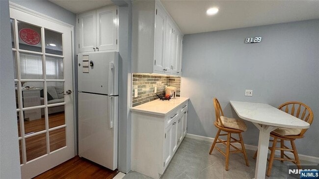 2209 Center Ave, Unit 209A in Fort Lee, NJ - Building Photo - Building Photo