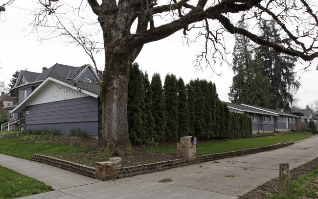 A Street Apartments in Forest Grove, OR - Foto de edificio - Building Photo