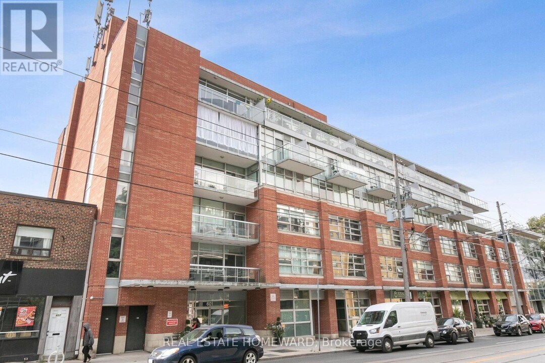 601 Kingston Rd in Toronto, ON - Building Photo