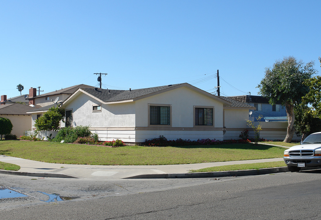 4821 Clayne St in Oxnard, CA - Foto de edificio