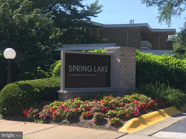 7515 Spring Lake Dr in Bethesda, MD - Building Photo - Building Photo
