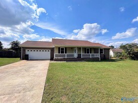 112 Hazelwood Dr in Hazel Green, AL - Building Photo