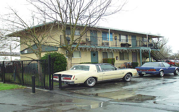 3720-3740 Astoria St in Sacramento, CA - Foto de edificio