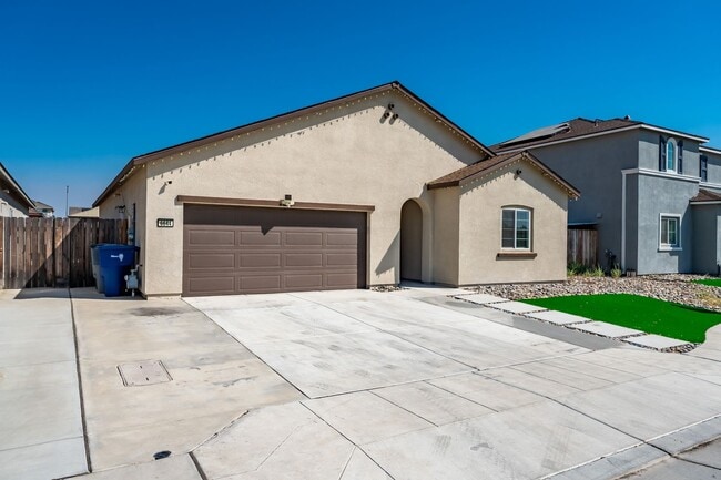 6644 E Dwight Way in Fresno, CA - Building Photo - Building Photo